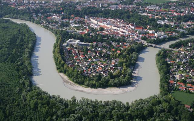 Meandering Inn River in Mühldorf - Hotel Traumschmiede