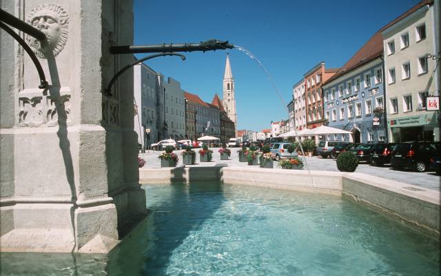 Stadtplatz in Neuötting - Hotel Traumschmiede